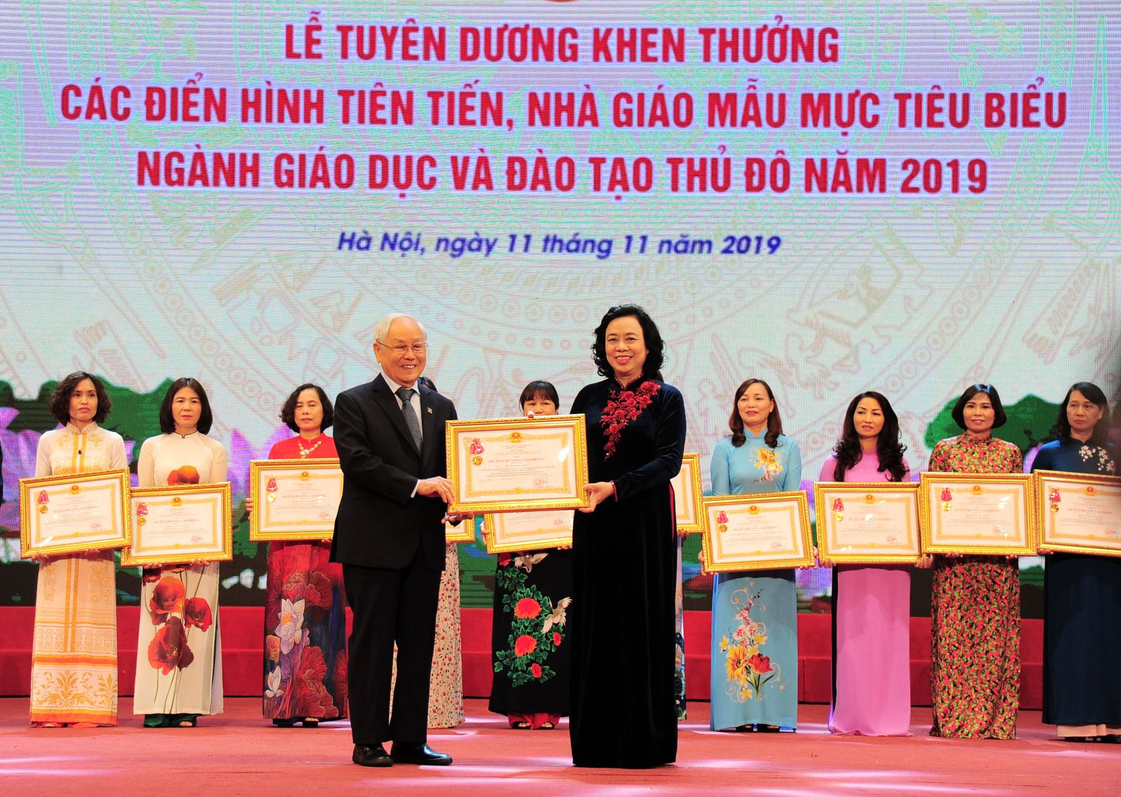 Chủ tịch HĐQT Nguyễn Trọng Vĩnh nhận Huân chương Lao động