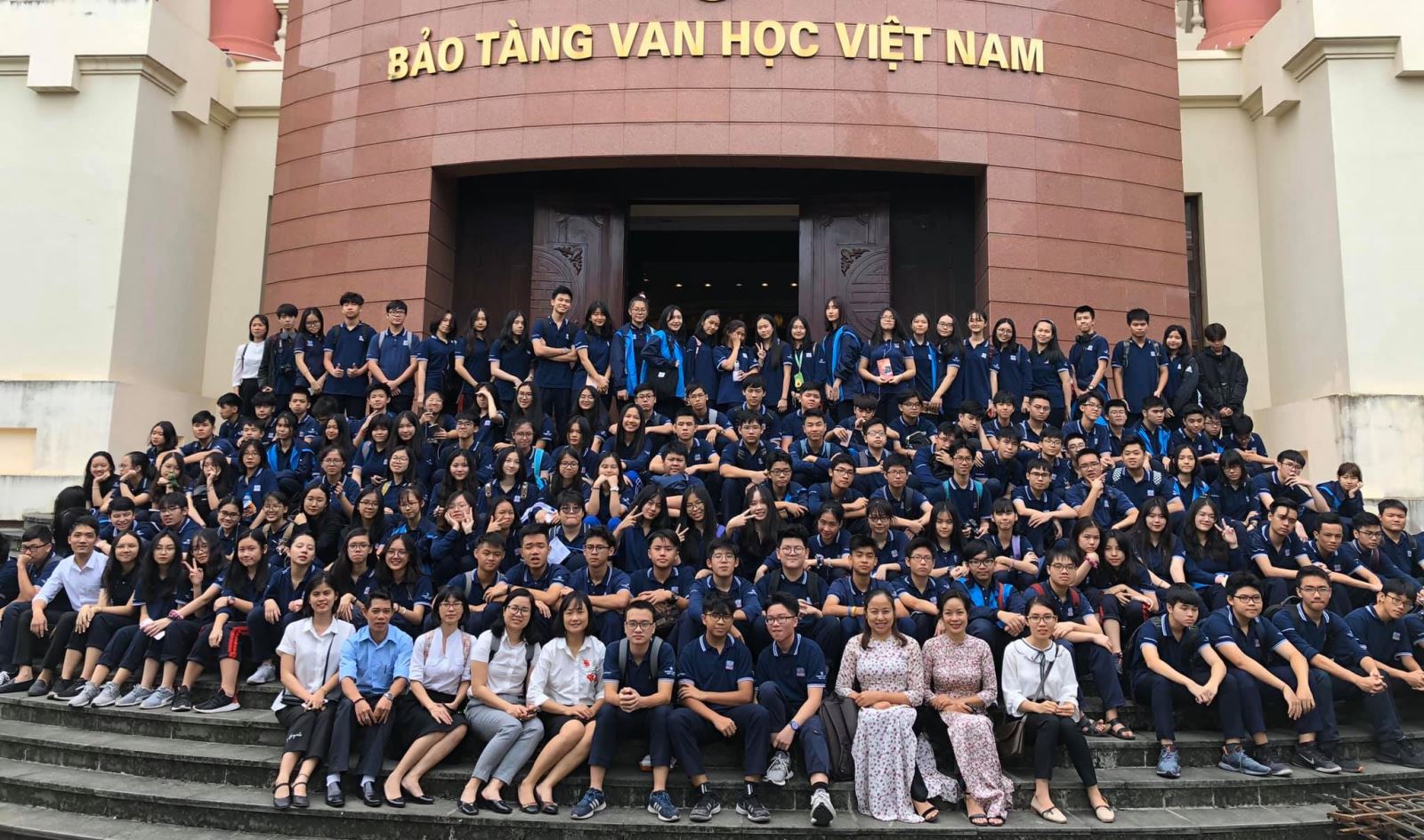 Theo chân Khối 10 thăm Bảo tàng Văn học Việt