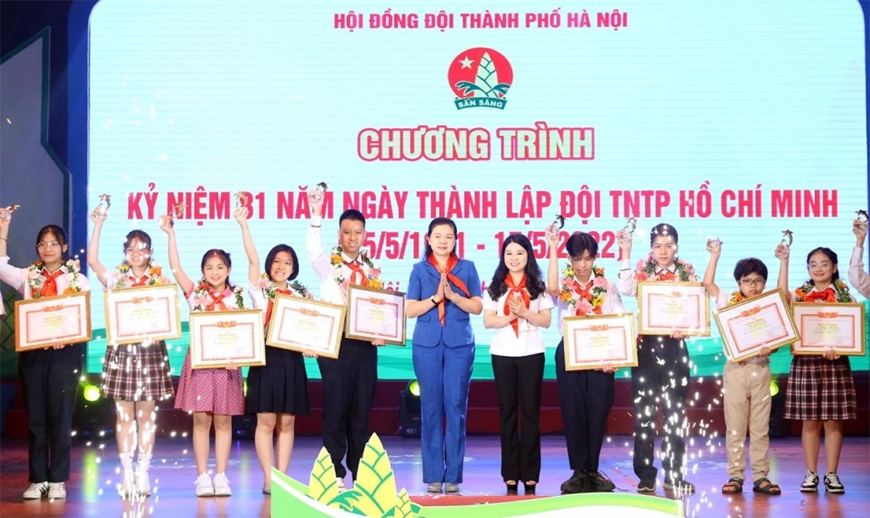 "Giải thưởng 15 tháng 5" gọi tên Lê Triệu Huy và Đỗ Công Danh