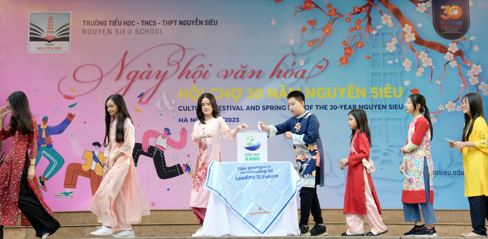 Tưng bừng Ngày hội Văn hoá - Hội chợ 30 năm Nguyễn Siêu