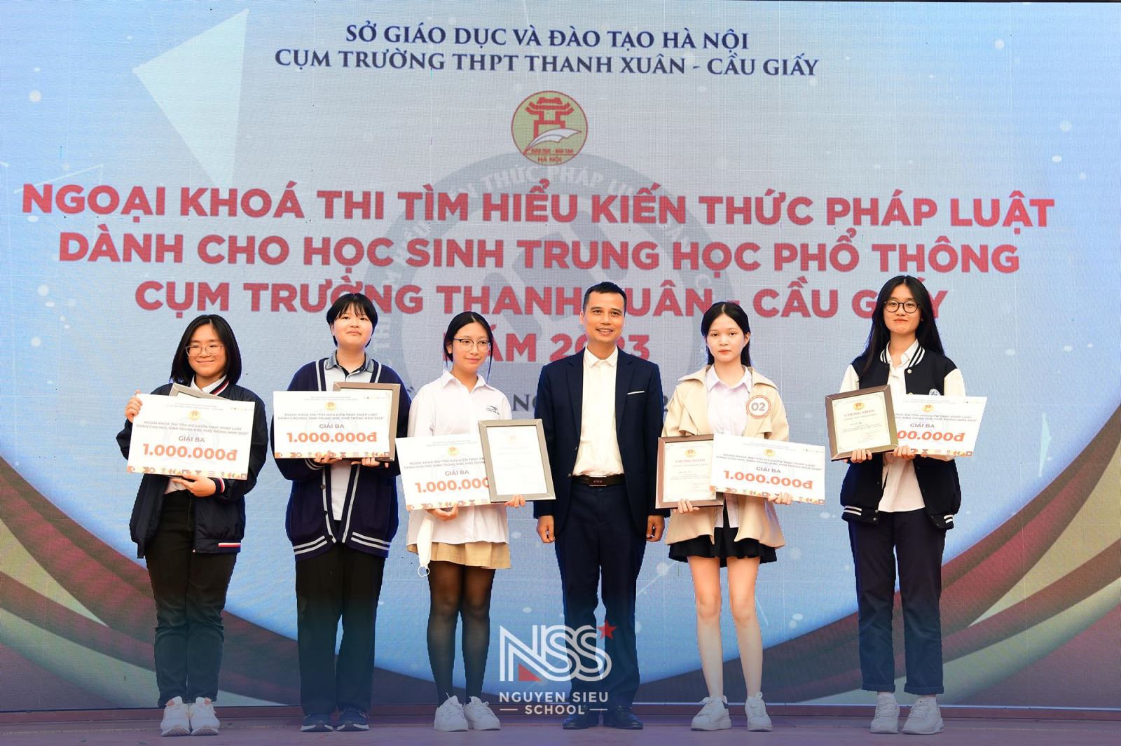TRƯỜNG NGUYỄN SIÊU ĐẠT GIẢI BA THI TÌM HIỂU KIẾN THỨC PHÁP LUẬT