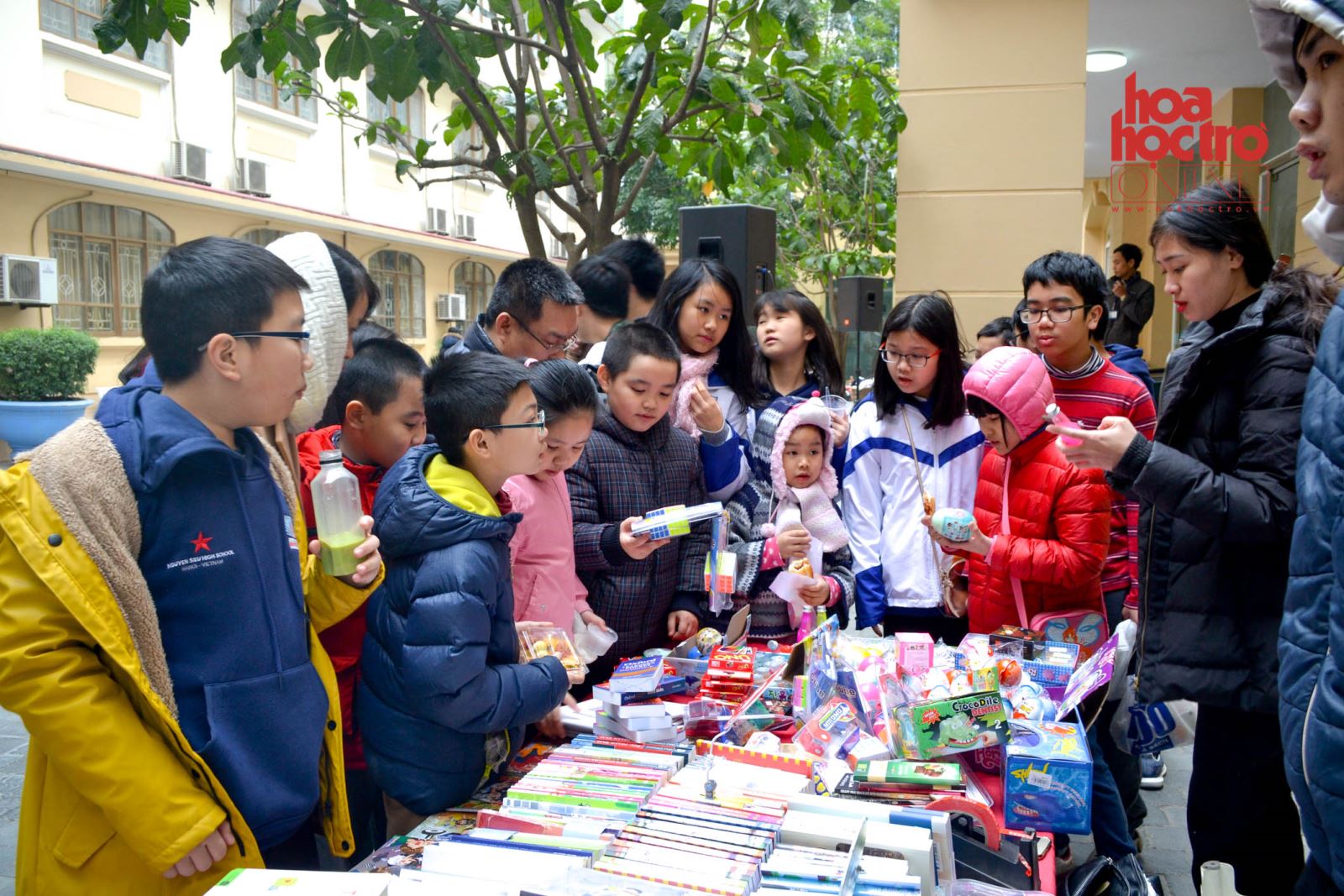 Teen Nguyễn Siêu xua tan cái lạnh trong "Ngày hội Ấm áp Mùa xuân"