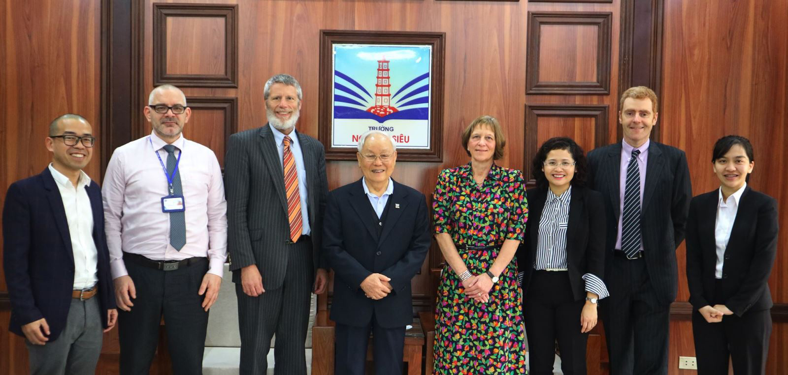 Đại học Top 3 New Zealand ký MoU hợp tác với Trường Nguyễn Siêu