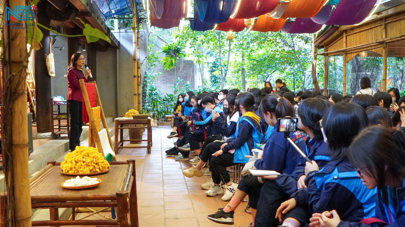 Trải nghiệm nét đẹp văn hóa tại Làng lụa Hà Đông (Hà Nội)