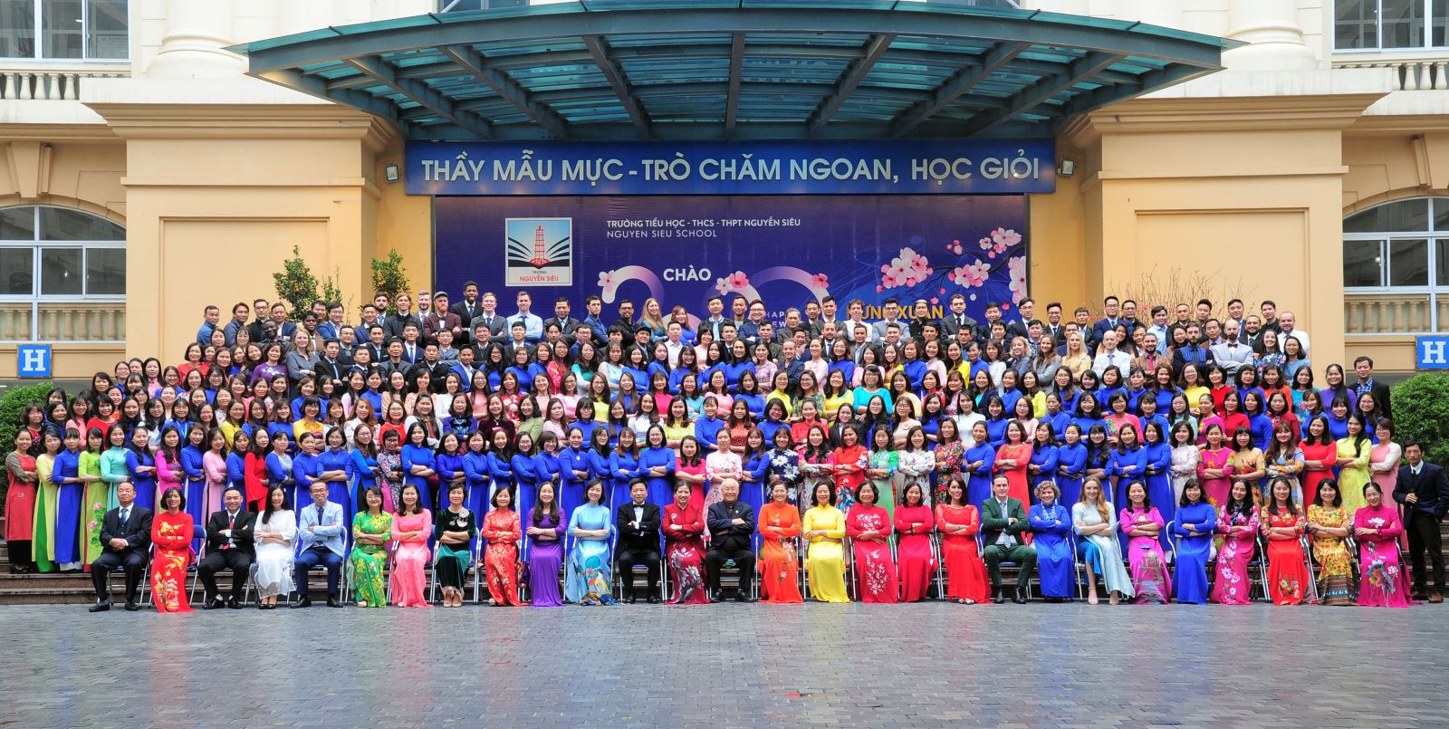 Tuyên dương khen thưởng 188 tập thể, cá nhân đạt thành tích xuất sắc học kì I