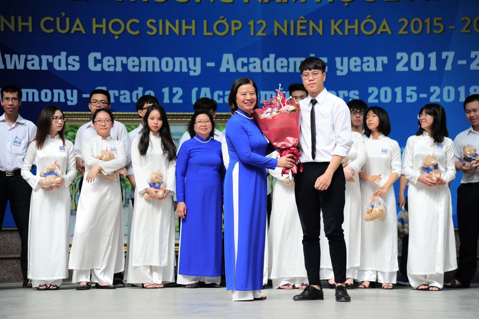 Tổng kết năm học 2017-2018 và tạm biệt học sinh lớp 12