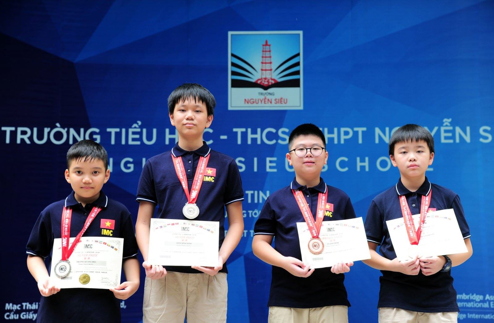 Bốn học sinh Nguyễn Siêu đạt huy chương thi Toán quốc tế