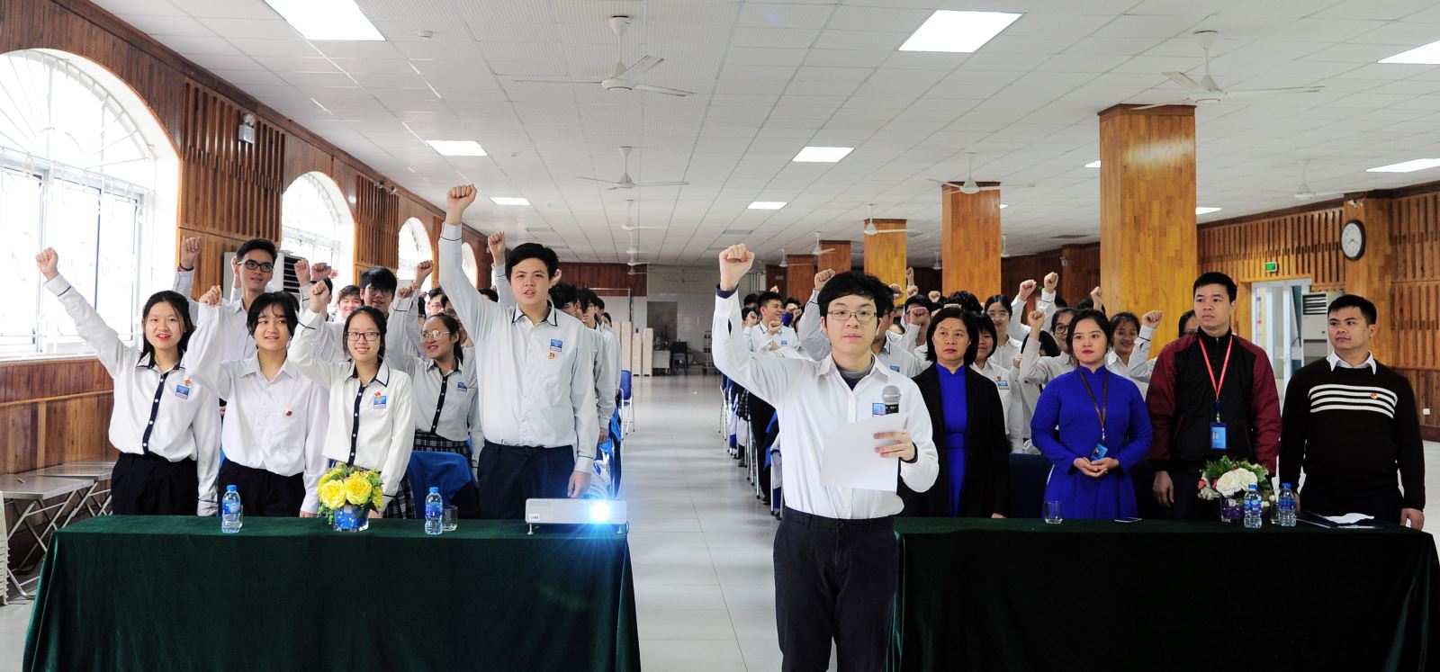 Đoàn TNCS HCM trường Nguyễn Siêu kết nạp 92 thành viên mới